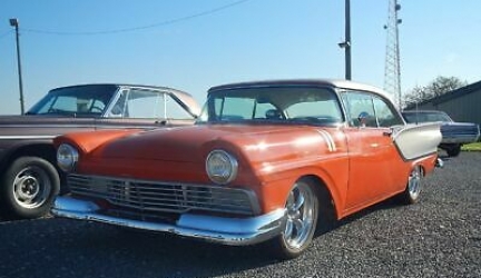 1957 FORD Fairlane Orange