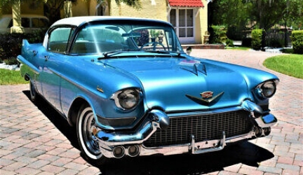 1957 Cadillac DeVille Sedan 365 V8 A/C